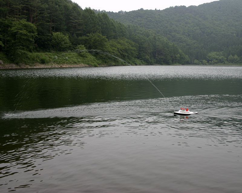 Laurent from Japan has this tug's motor upgraded and added a Graupner 